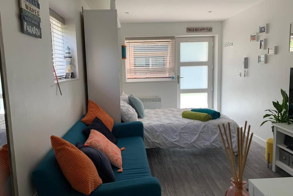 Bournemouth Nr Town Beach Train Coach Shops Lovely Entire Apartment Allows Quiet Good Dogs 외부 사진