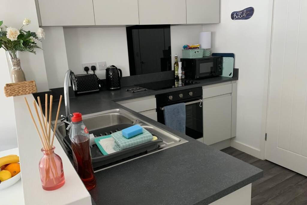 Bournemouth Nr Town Beach Train Coach Shops Lovely Entire Apartment Allows Quiet Good Dogs 외부 사진