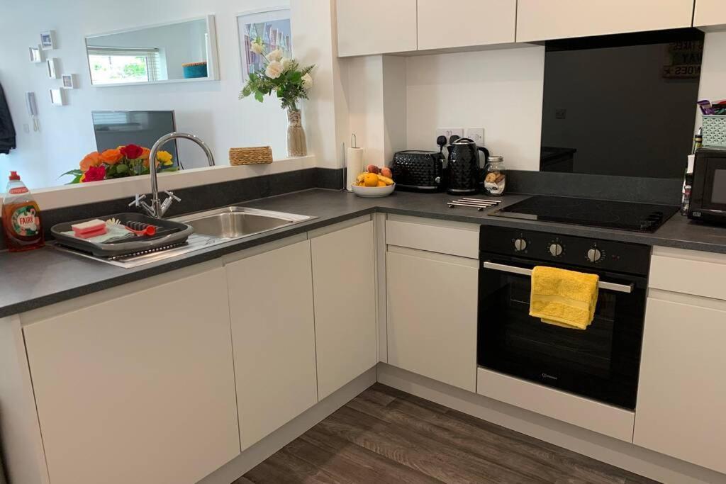 Bournemouth Nr Town Beach Train Coach Shops Lovely Entire Apartment Allows Quiet Good Dogs 외부 사진