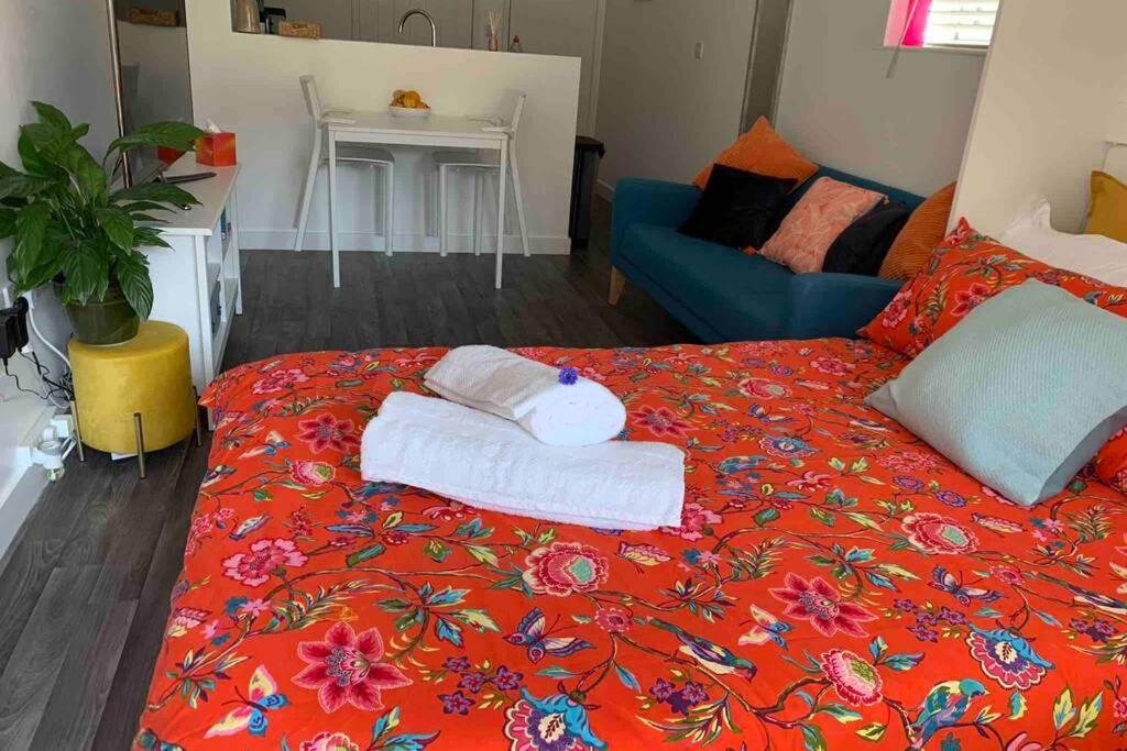 Bournemouth Nr Town Beach Train Coach Shops Lovely Entire Apartment Allows Quiet Good Dogs 외부 사진
