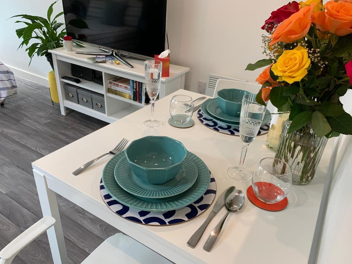 Bournemouth Nr Town Beach Train Coach Shops Lovely Entire Apartment Allows Quiet Good Dogs 외부 사진