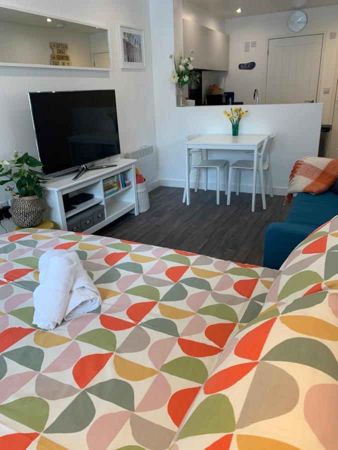 Bournemouth Nr Town Beach Train Coach Shops Lovely Entire Apartment Allows Quiet Good Dogs 외부 사진