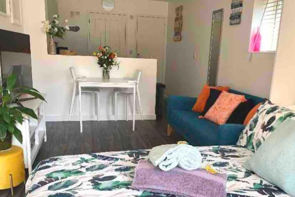 Bournemouth Nr Town Beach Train Coach Shops Lovely Entire Apartment Allows Quiet Good Dogs 외부 사진