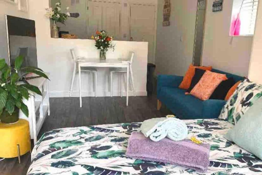 Bournemouth Nr Town Beach Train Coach Shops Lovely Entire Apartment Allows Quiet Good Dogs 외부 사진