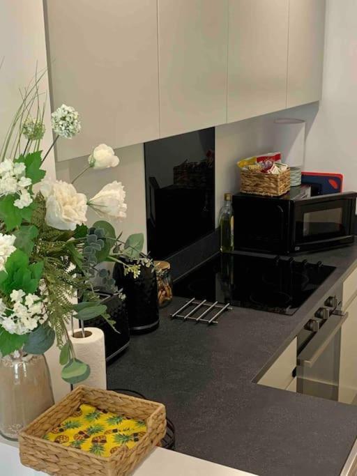 Bournemouth Nr Town Beach Train Coach Shops Lovely Entire Apartment Allows Quiet Good Dogs 외부 사진