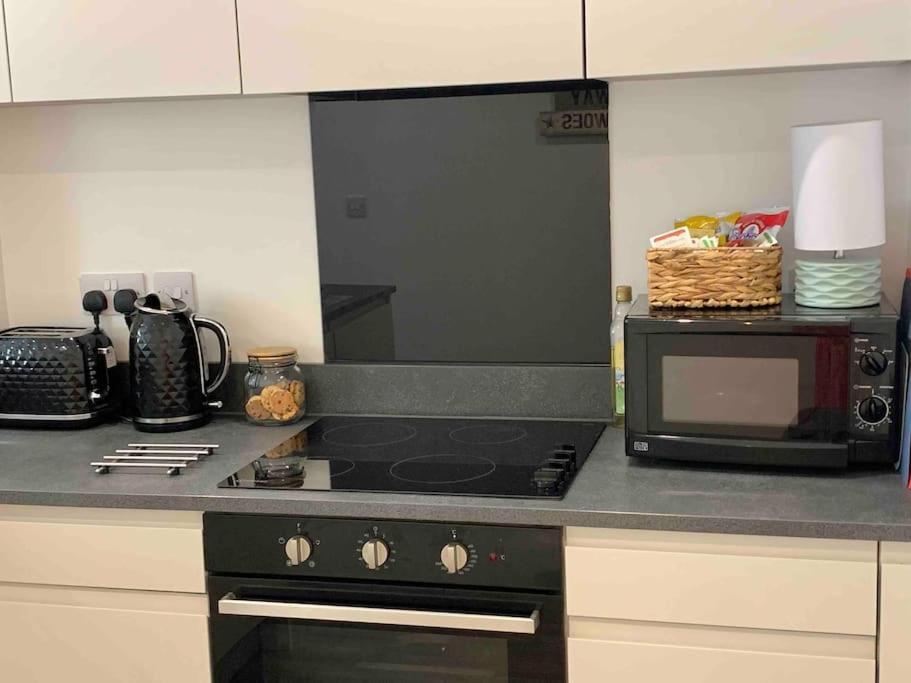 Bournemouth Nr Town Beach Train Coach Shops Lovely Entire Apartment Allows Quiet Good Dogs 외부 사진