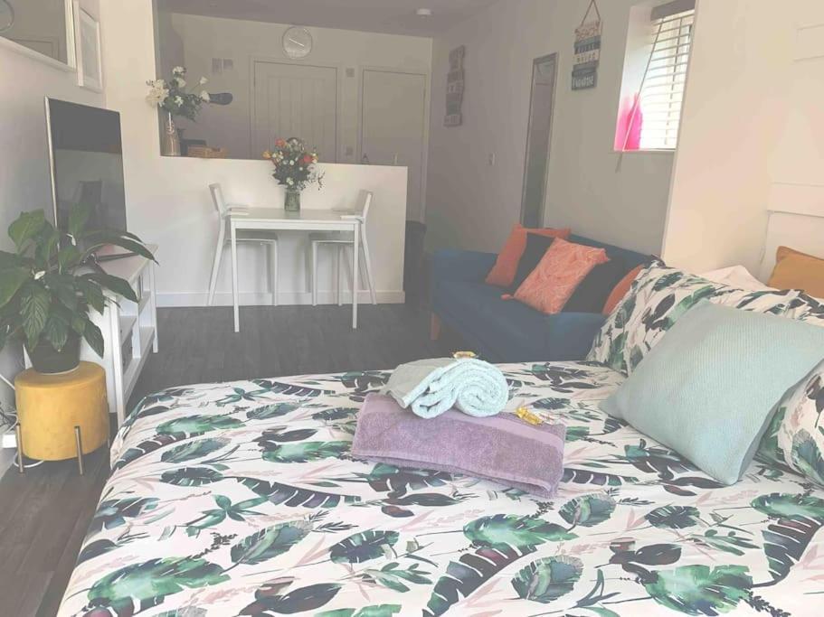 Bournemouth Nr Town Beach Train Coach Shops Lovely Entire Apartment Allows Quiet Good Dogs 외부 사진